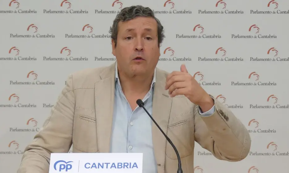 El diputado regional del Pp, Iñigo Fernández, ha registrado 55 enmiendas parciales al presupuesto de 2023.