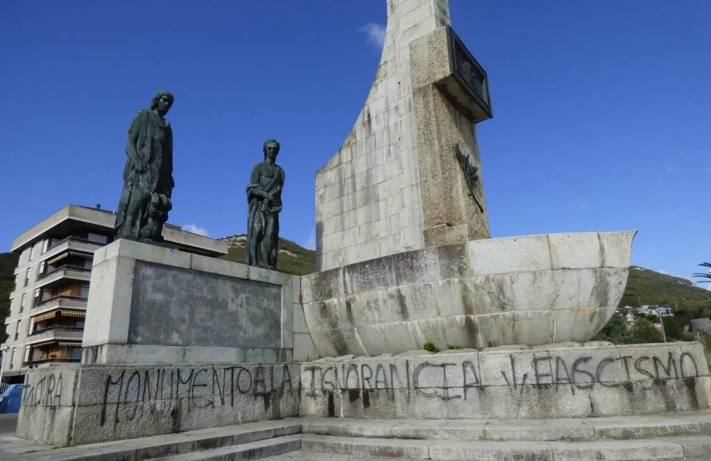 Monumento a Carrero Blanco en Santoña. R.A.