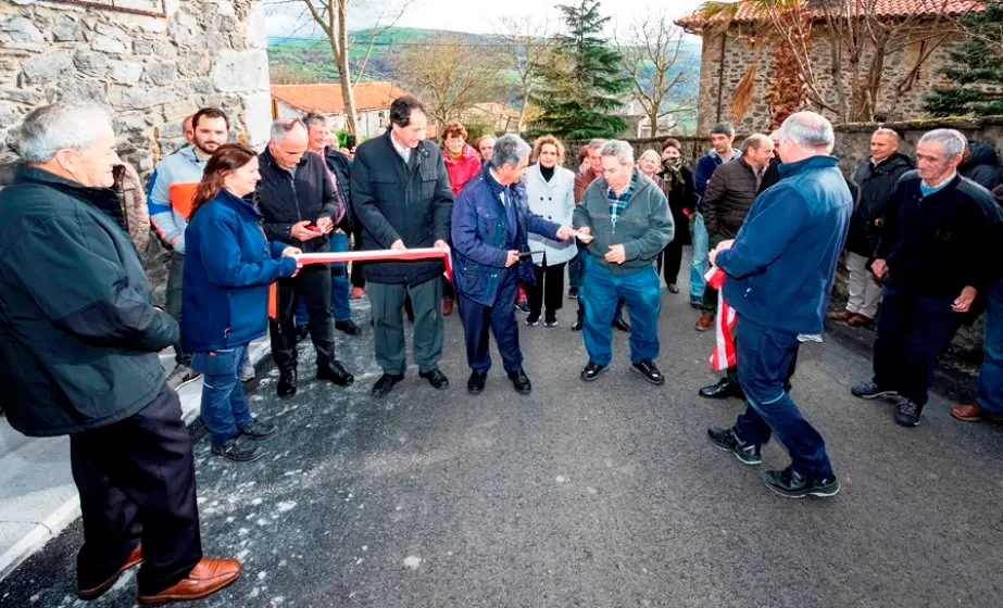 Acto inauguración de la carretera en Soba.