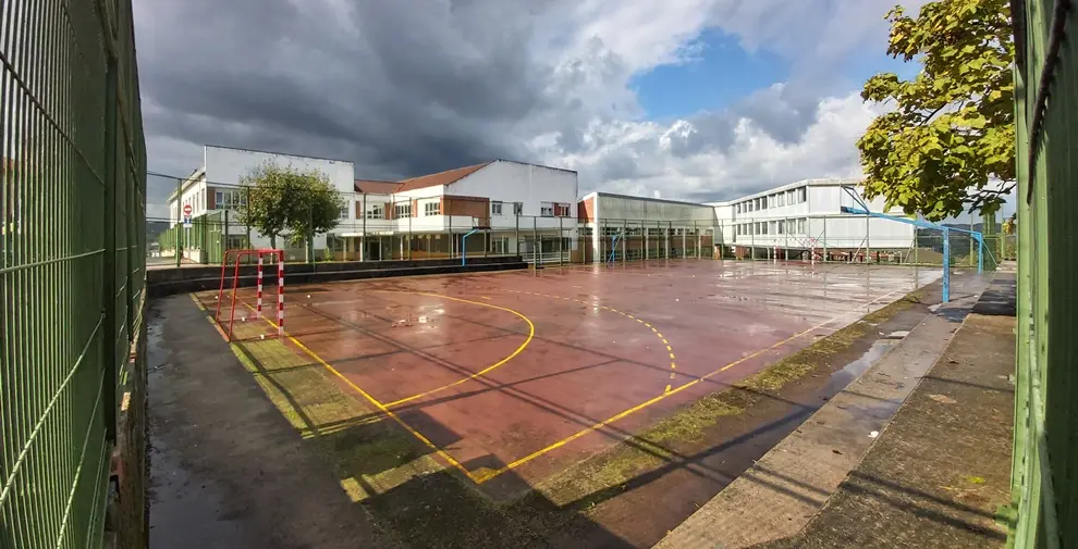 Pista deportiva del instituto Nuestra Señora de Los Remedios.