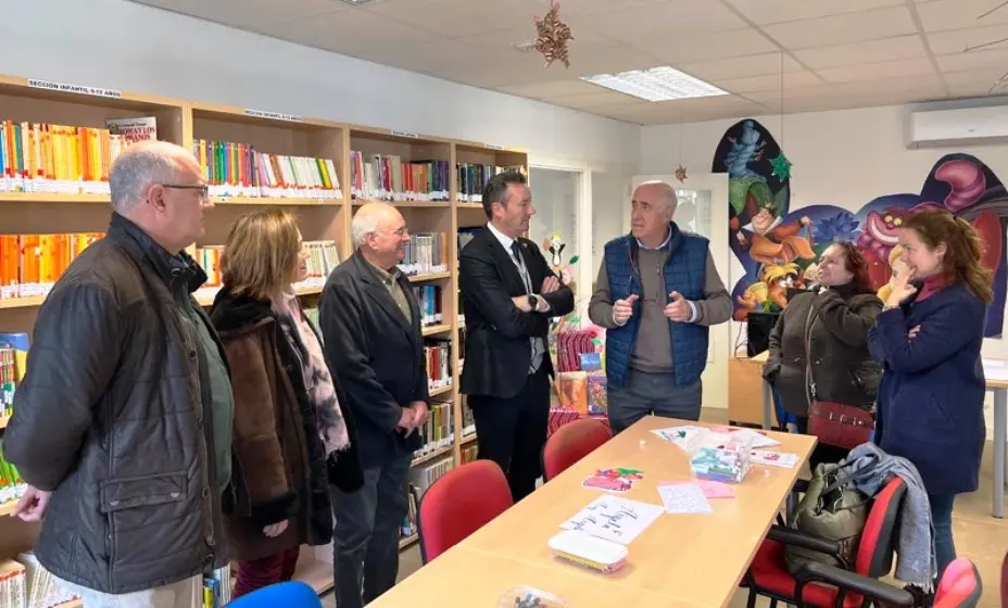 las autoridades políticas visitaron las obras de la Biblioteca municipal en Riotuerto.