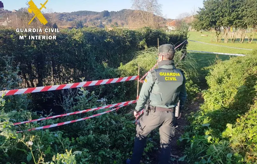 Loa agentes acordonaron la zona tras el incidente.