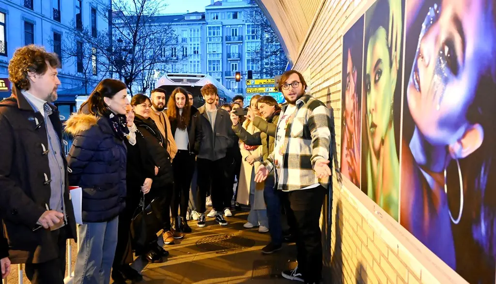 Un momento de la inauguración de la exposición en Pasaje de Peña, en Santander.