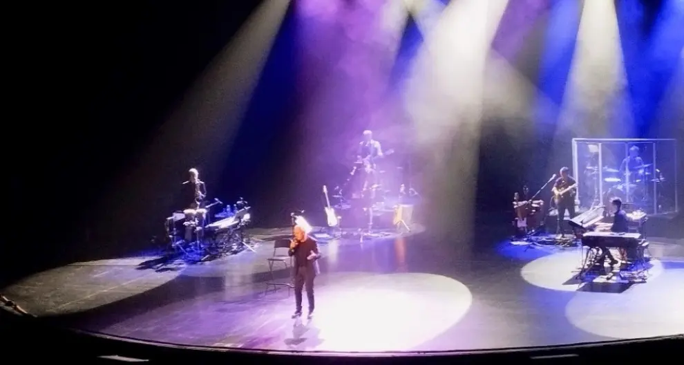 El cantante Víctor Manuel sobre el escenario.