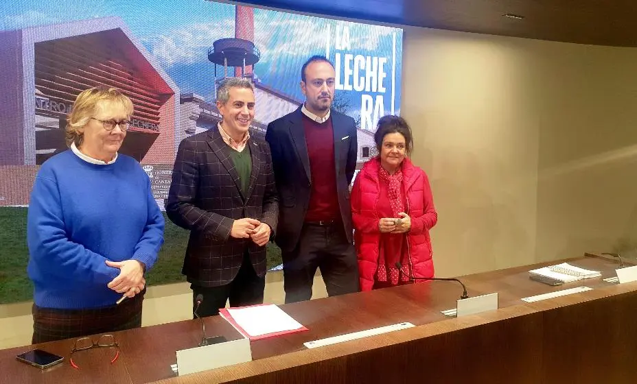 Presentación de la licitación del Centro Cultural en La lechera, en Torrelavega.