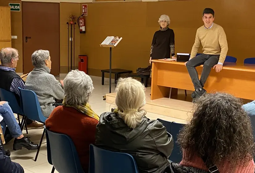 Reunión del PSOE de Santander con los vecinos afectados.