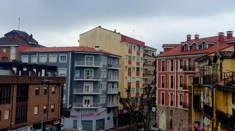 Fachadas de viviendas en Torrelavega.