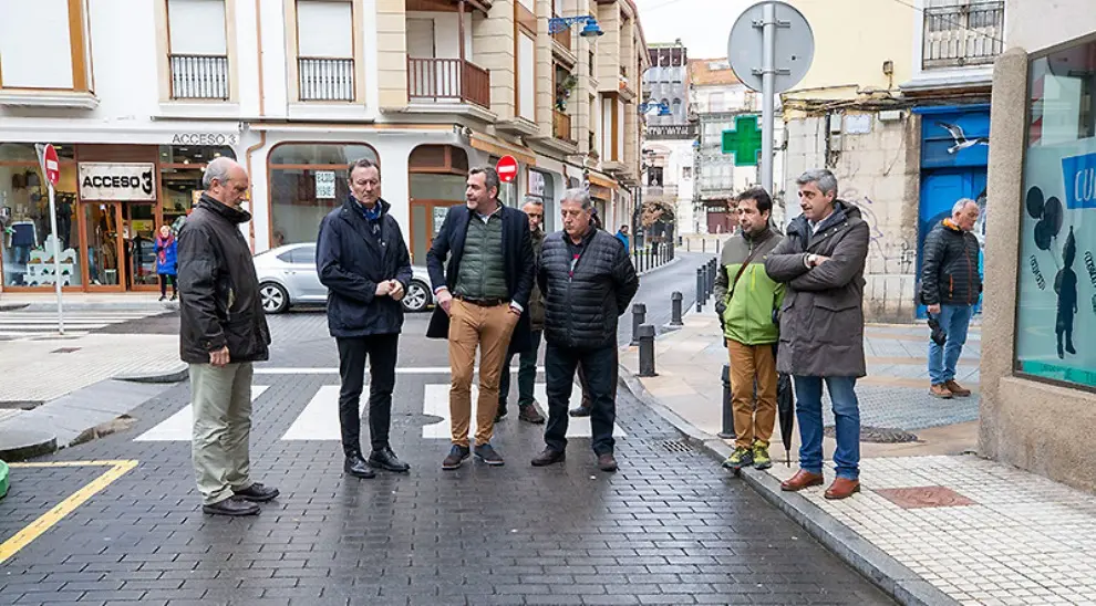 Las autoridades políticas visitaron las obras en Santoña.