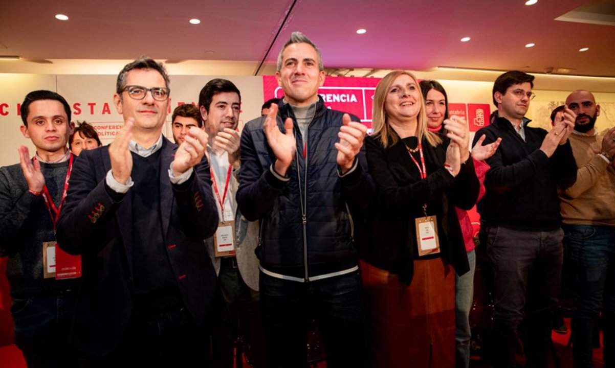 Representantes socialistas en el acto de clausura en Santander.
