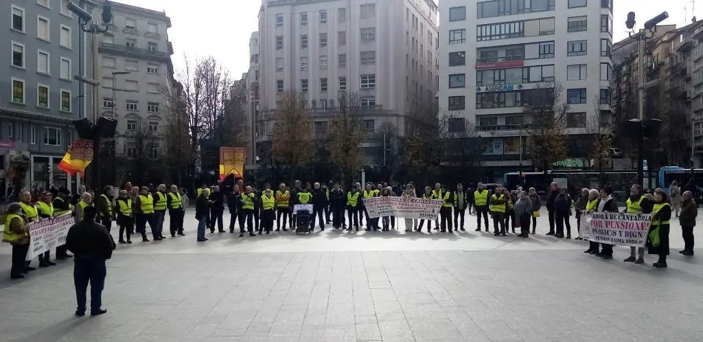 Concentración en la Plaza del Ayuntamiento de Santander.