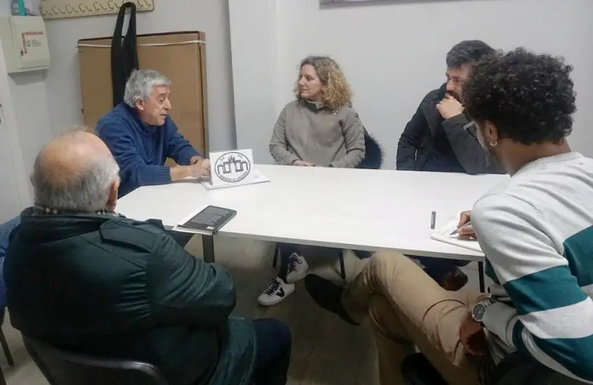 Reunión de IU de Santander con Amigos de Cazoña.