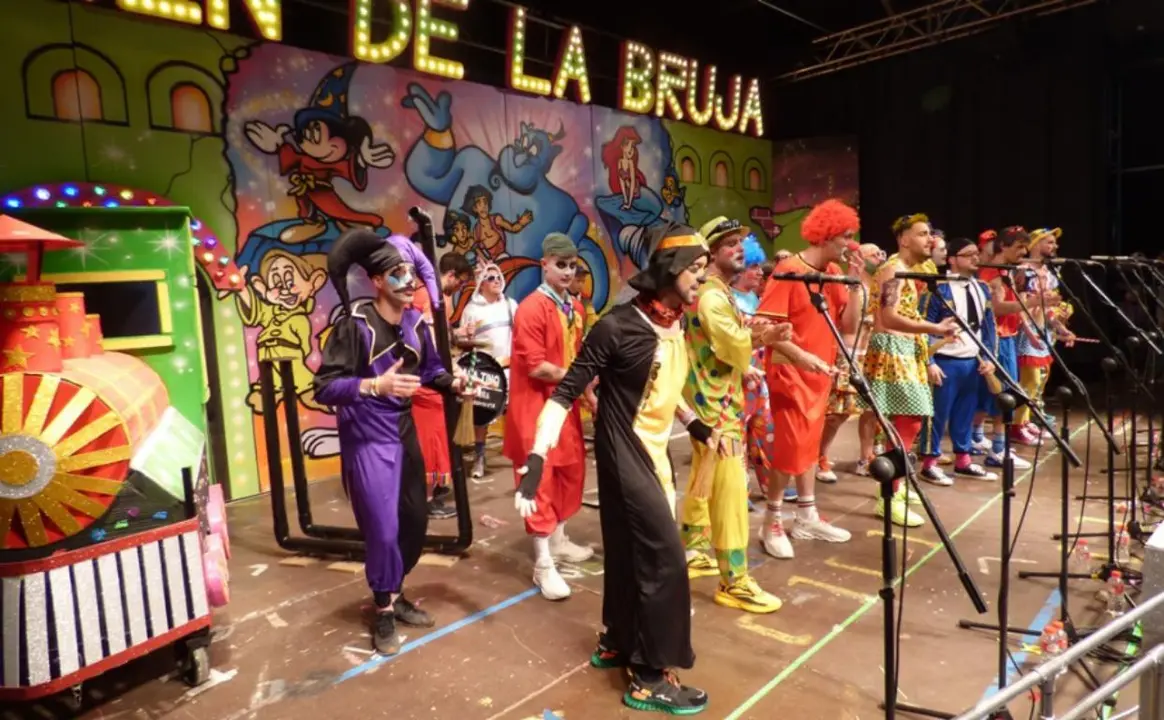 Los Amigos de Chechu recrearon el tren de la bruja. R.A.