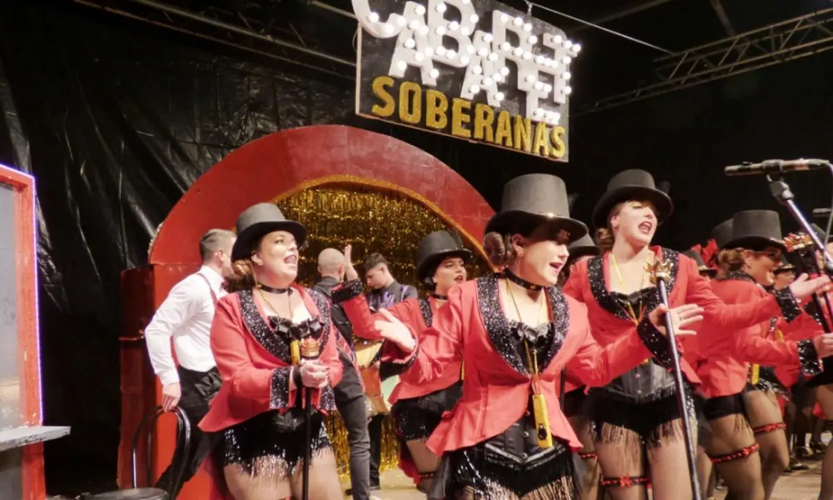 El cabaret de las Soberanas sobre el escenario. R.A.