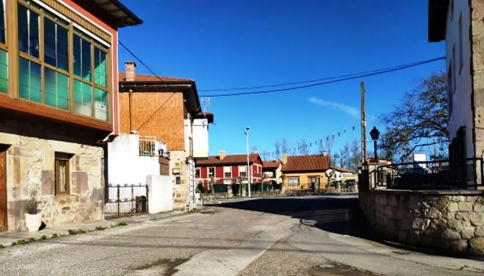 El asfaltado se llevará a cabo en varias zonas de Santa María de Cayón.