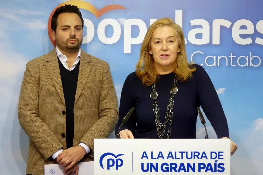 Diputados del PP en plena rueda de prensa.