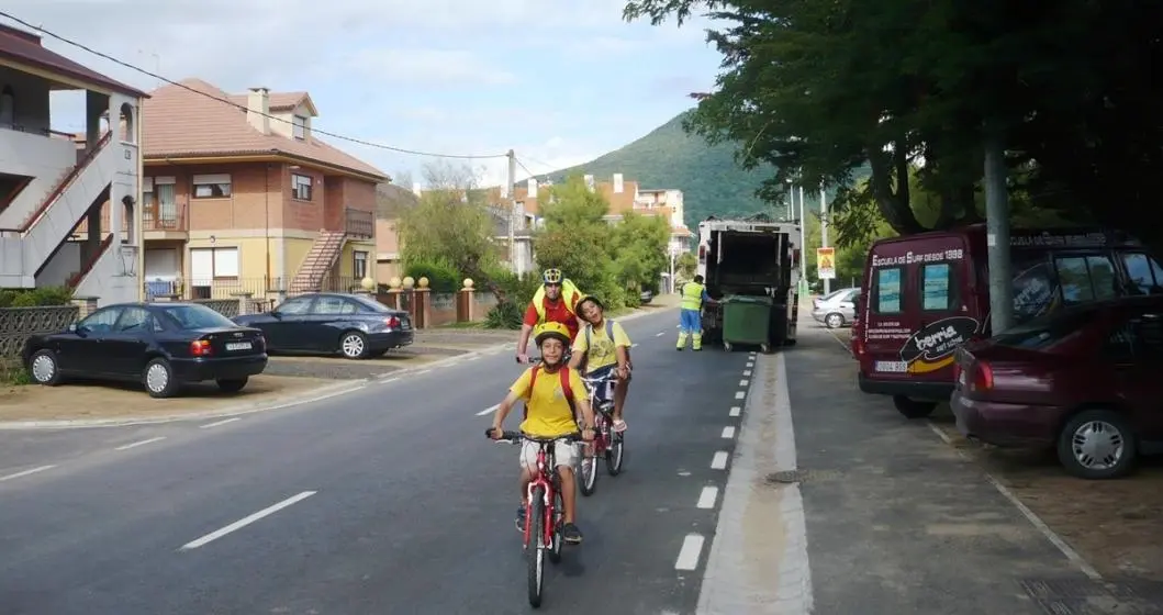 Carretera principal de la zona de Berria, en Santoña. R.A.