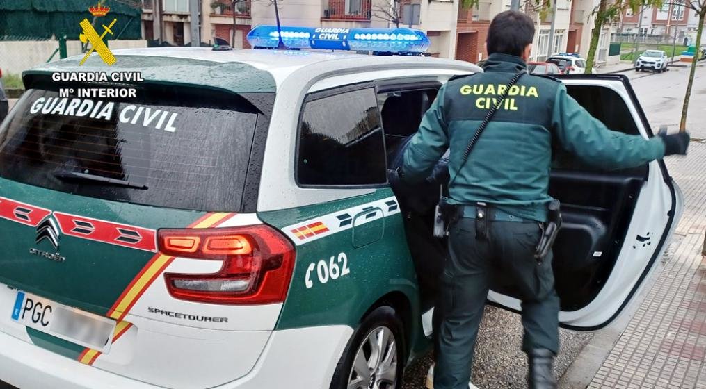 Detenido el hombre en Torrelavega y localizado el vehículo.