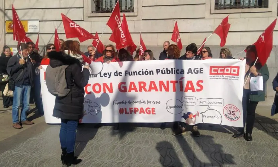 Concentración frente a la Delegación del Gobierno.