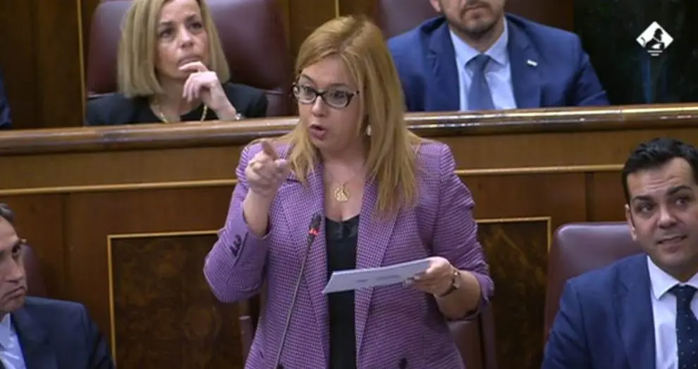 El PP acusa a la ministra de ocultar el escándalo de los trenes.