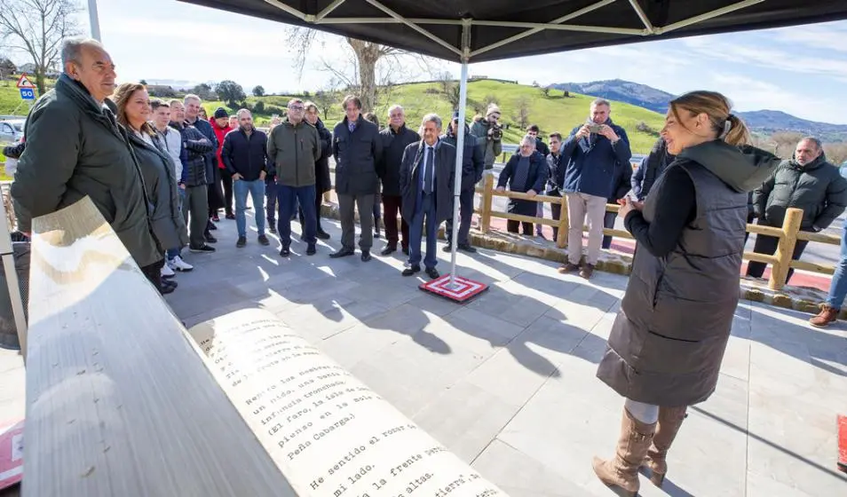 Inauguración de la obra en la carretera en Marina de Cudeyo.