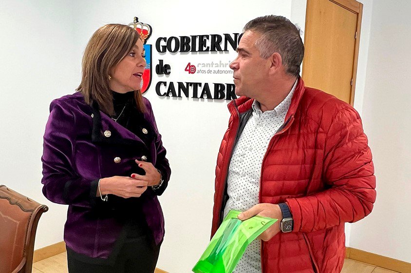 La consejera de Presidencia, Interior, Justicia y Acción Exterior, Paula Fernández, se reúne con el alcalde de Argoños, Juan José Barruetabeña.
1 MAR 23