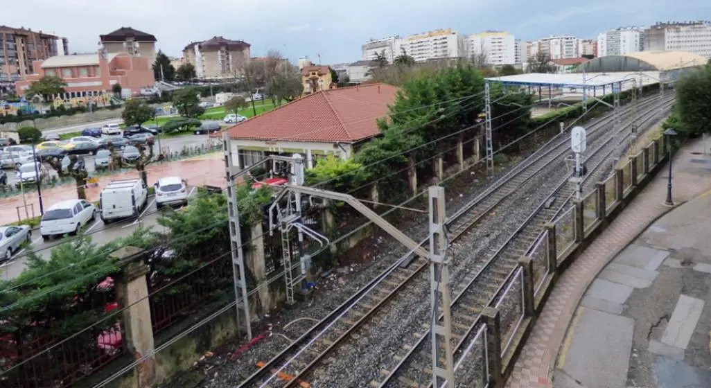 Vías del tren a su paso por Camargo.