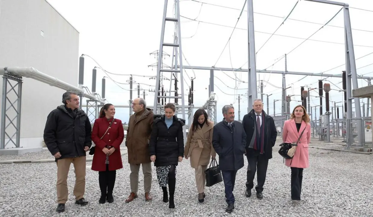 Las autoridades políticas en la inauguración.