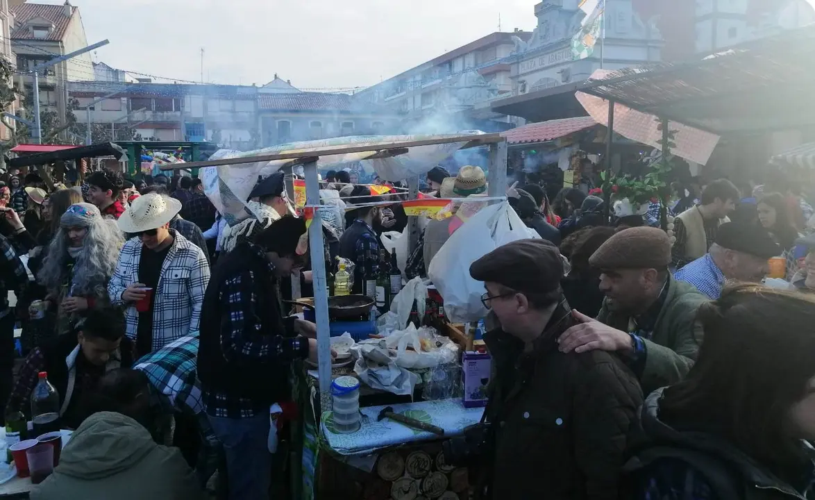 Las camisas de cuadros y boinas se vieron en Santoña. Nyka Goicoechea