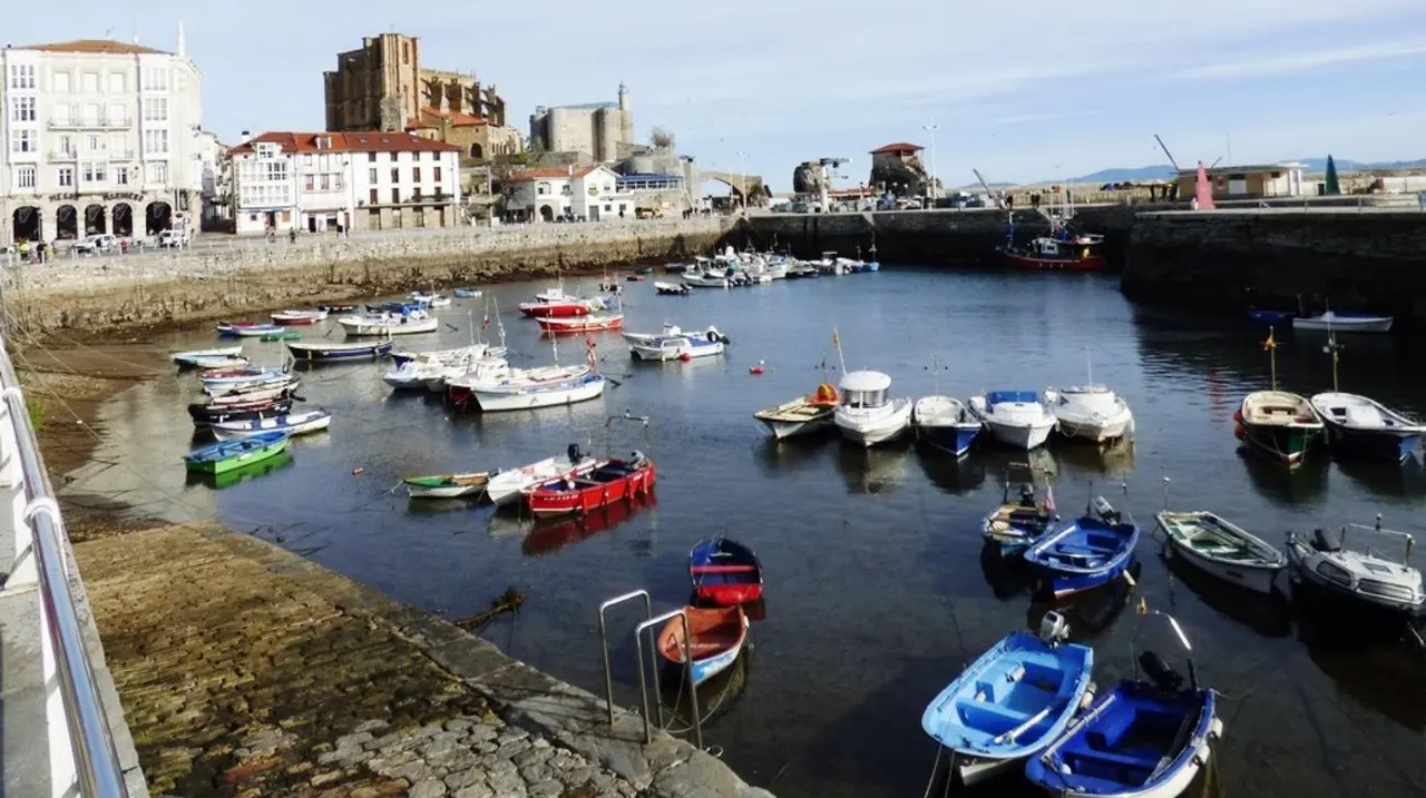 Zona del puerto en Castro Urdiales. R.A.