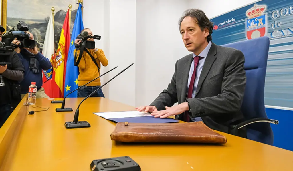 El exconsejero de Obras Públicas, Ordenación del Territorio y Urbanismo, José Luis Gochicoa, comparece en, rueda de prensa, respecto de la instrucción judicial sobre contratos de carreteras.