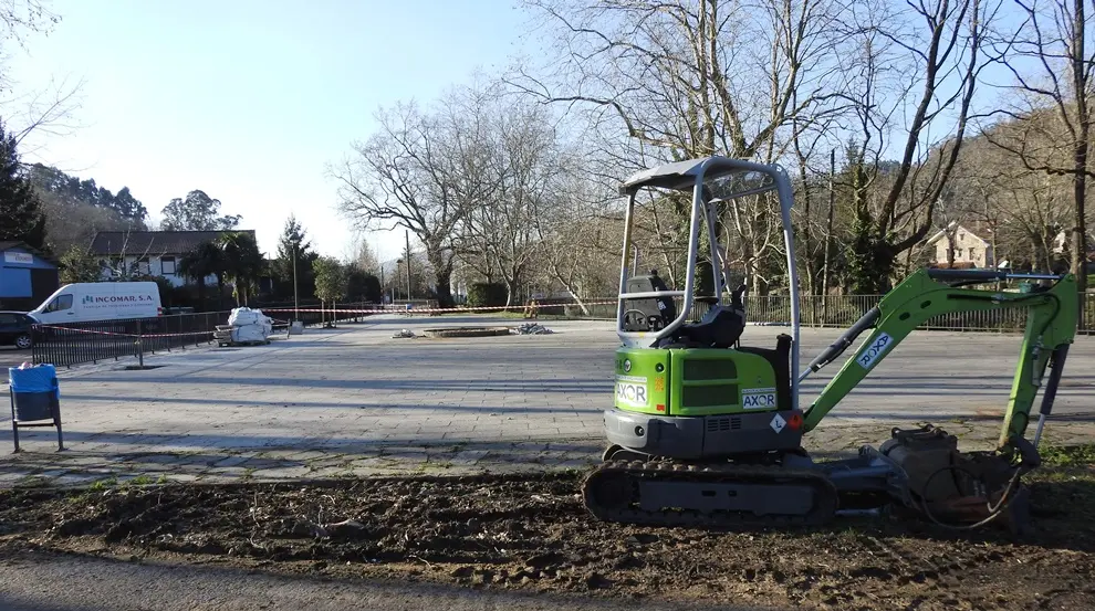 Obras de acondicionamiento en la Plaza de Riotuerto.