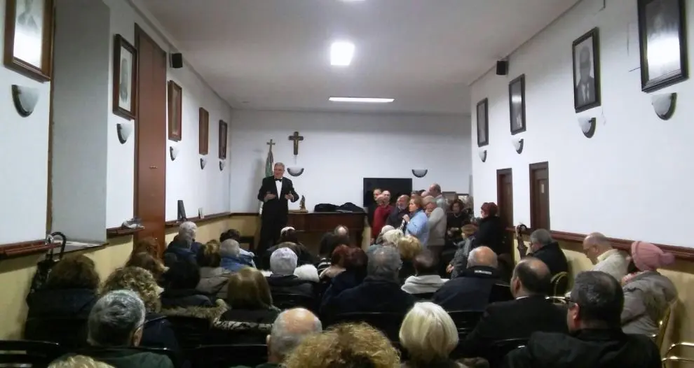 Acto en la sede social del Círculo Católico San José en Castro Urdiales.