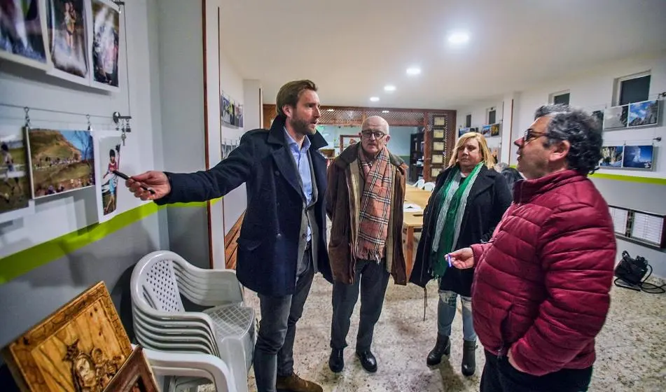 Un momento de la reunión con la Asociación de Cueto, en Santander.