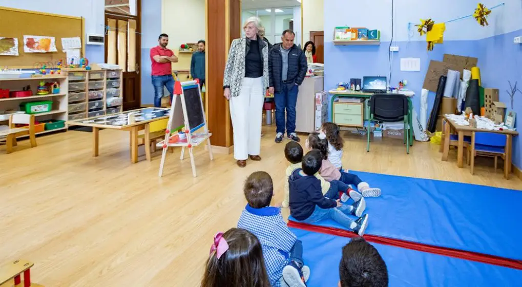 Las autoridades políticas visitaron Casar de Periedo.