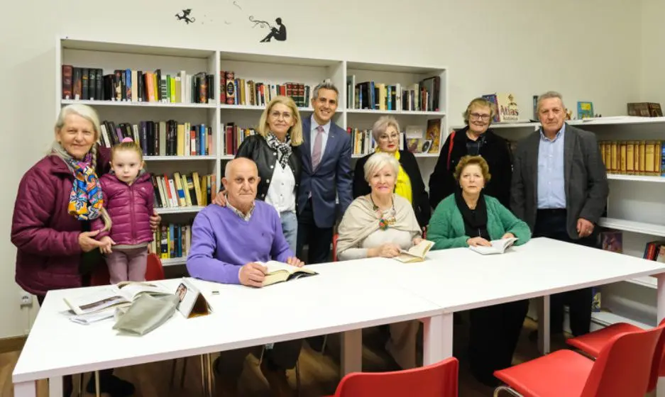 Un momento de la inauguración de la Biblioteca de San Felices de Buelna.