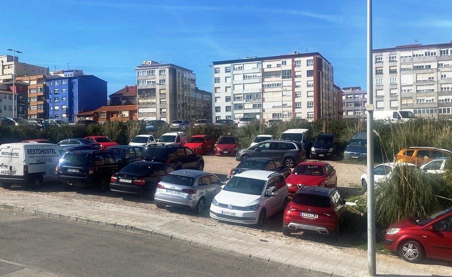 Parcela cedida para habilitar el aparcamiento en la calle Alta en Santander.