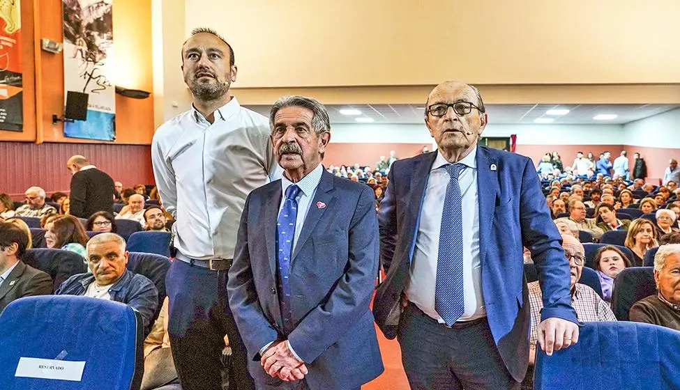 Presentación del candidato a la Alcaldía de Torrelavega por el PRC, Javier López.