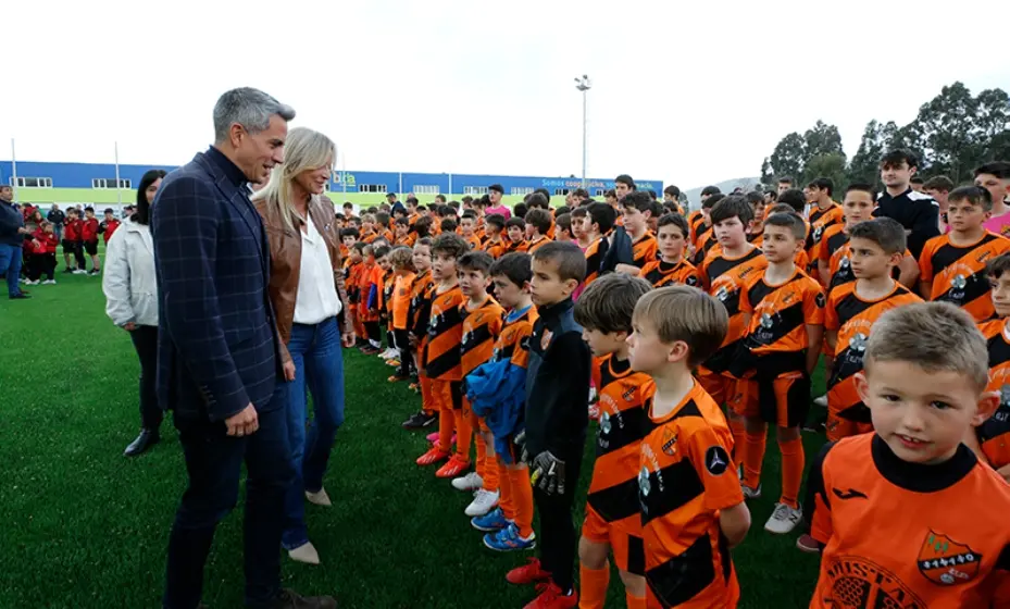 Acto de inauguración del campo de fútbol del Vallegón, en Castro Urdiales.