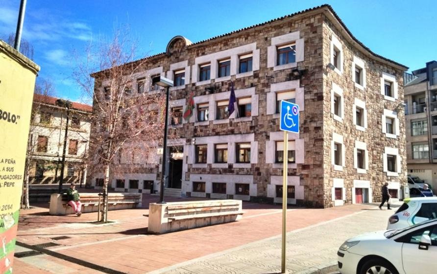 Actual Ayuntamiento de Torrelavega. R.A.