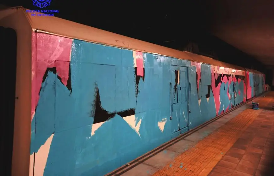 Pintadas en los trenes.