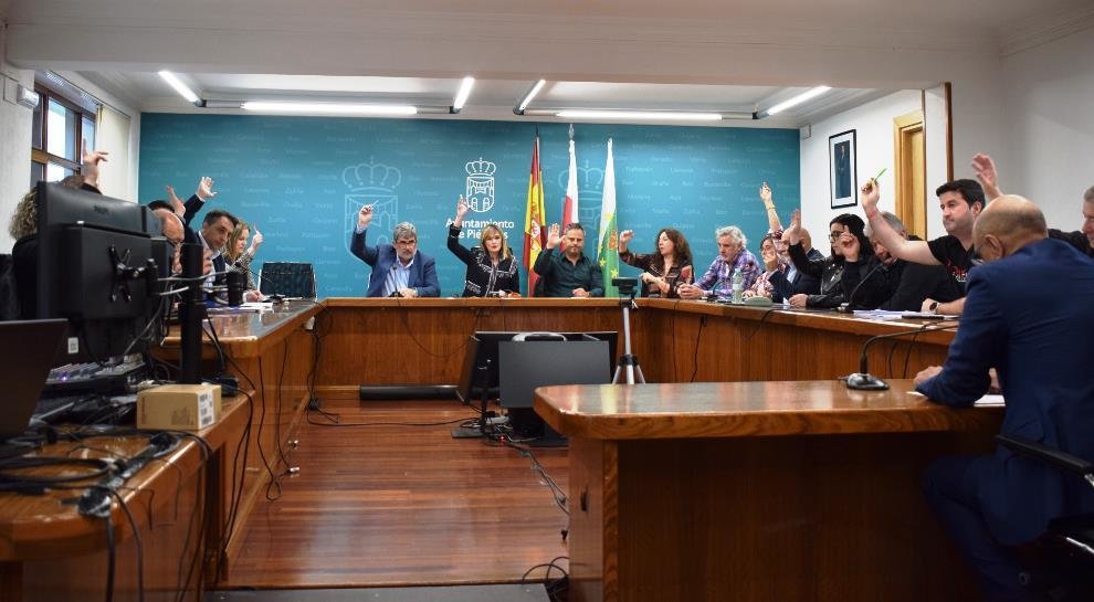 Los concejales en el Pleno de Piélagos.