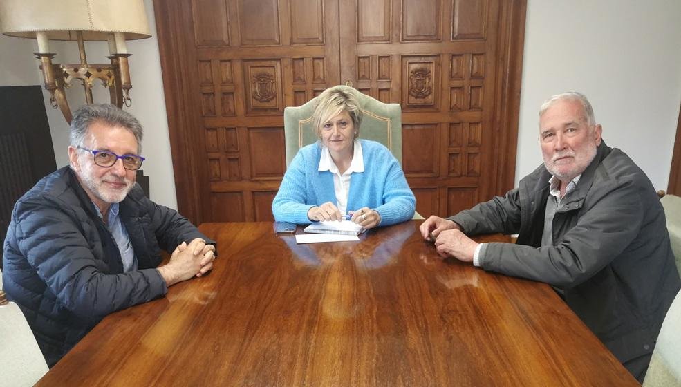 Reunión de la alcaldesa con Foro de Educación Cantabria.
