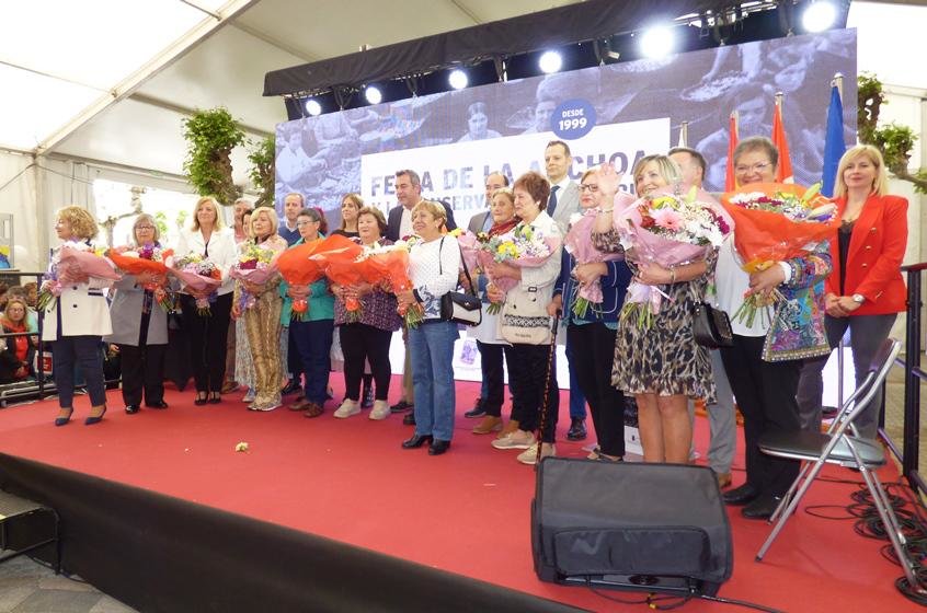Acto de homenaje a las mujeres jubiladas de las fábrica en Santoña. R.A.