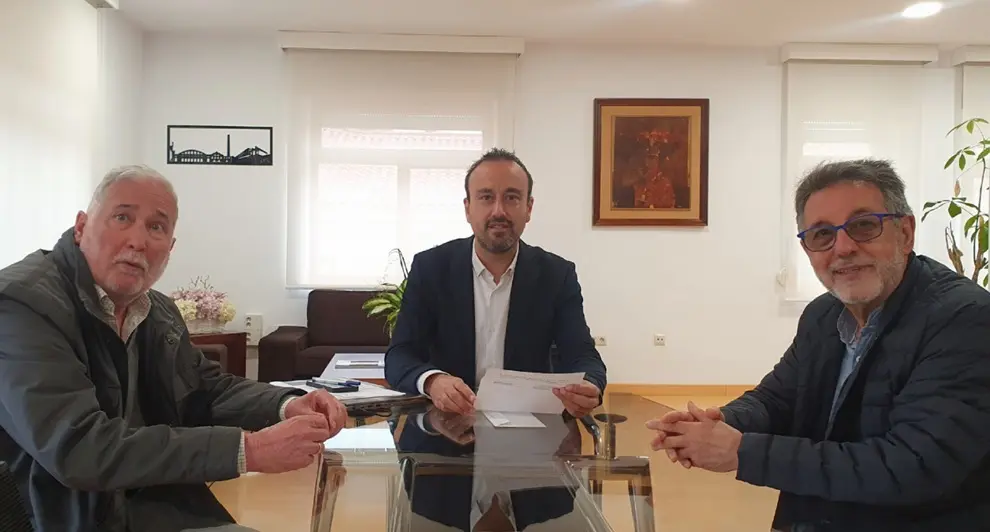 Reunión en Torrelavega sobre el espacio a los maestros.