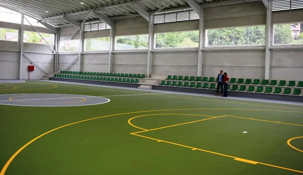 Pista interior del polideportivo de Arce, en Piélagos.