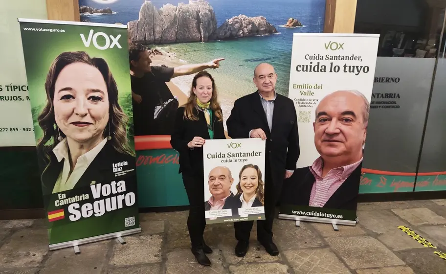 Vox en la tradicional pegada de carteles.