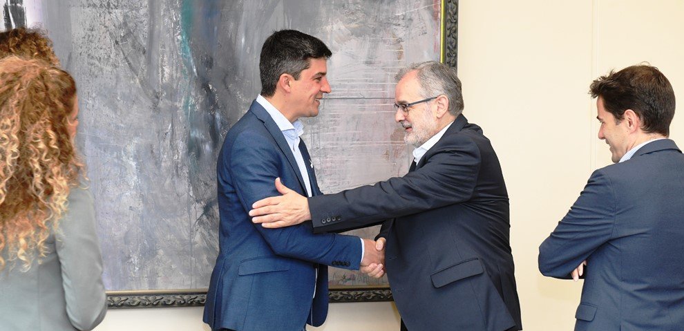 Reunión en la Universidad entre el PSOE y el rector.