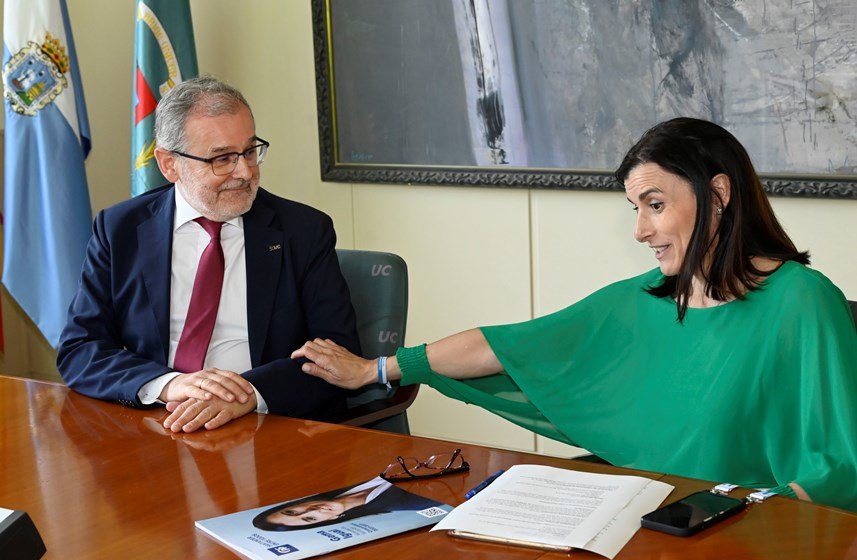 La candidata del PP en Santander con el rector de la UC.