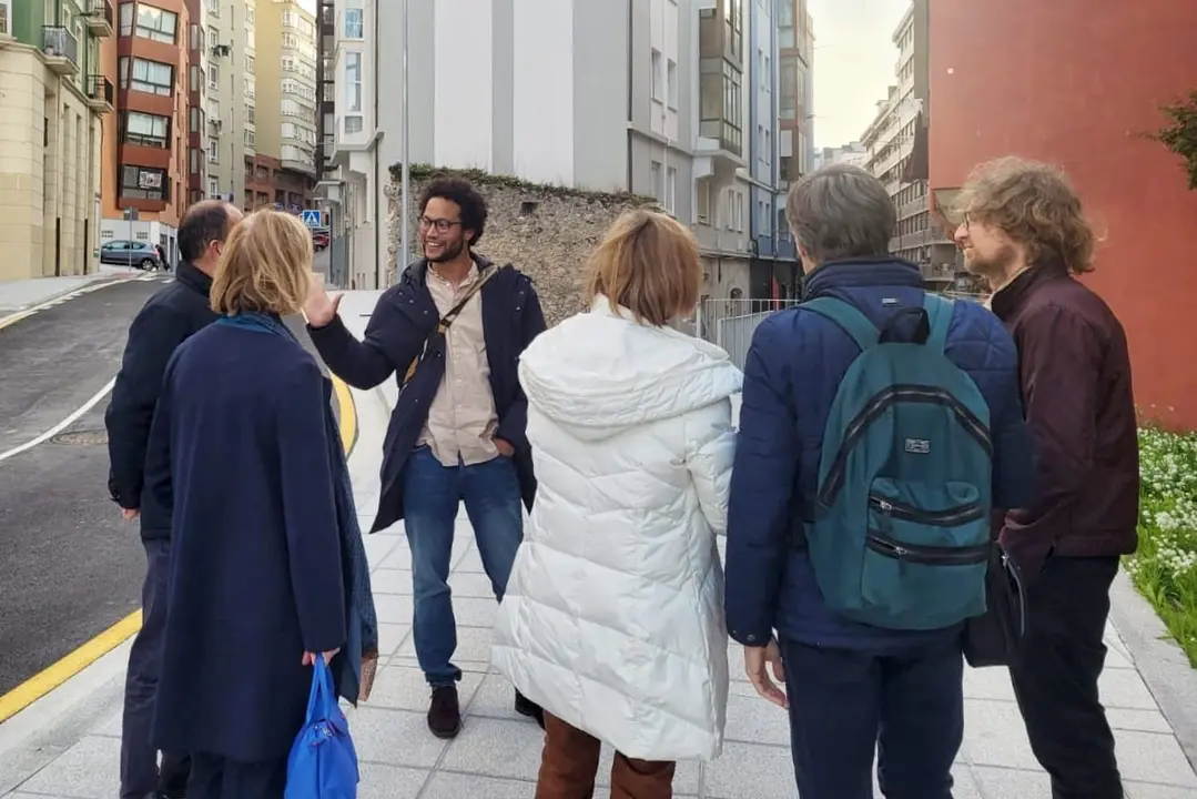 Reunión de IU-Podemos con vecinos en Santander.