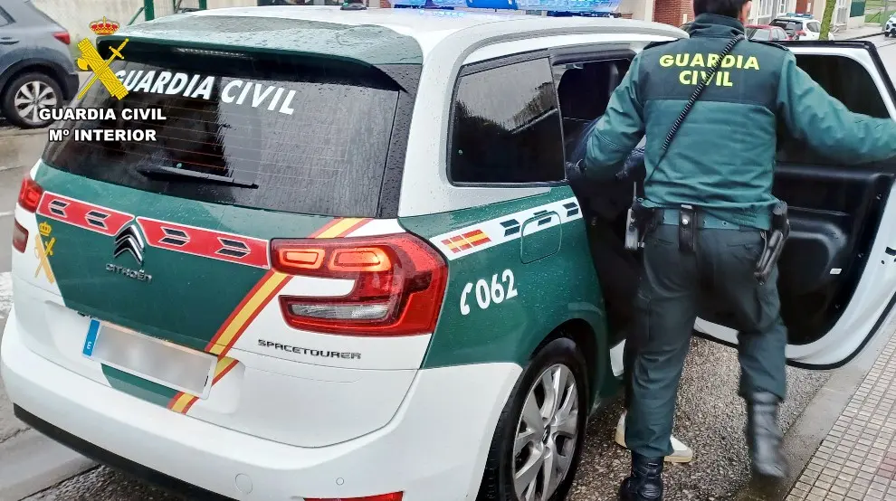 La pareja fue detenida en el interior del centro de Castro Urdiales.